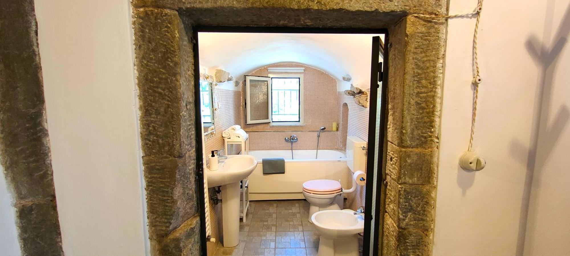 La Casa Delle Pietre Parlanti - Casa In Pietra Ai Piedi Del Parco Delle 5 Terre Bed and Breakfast Biassa Buitenkant foto