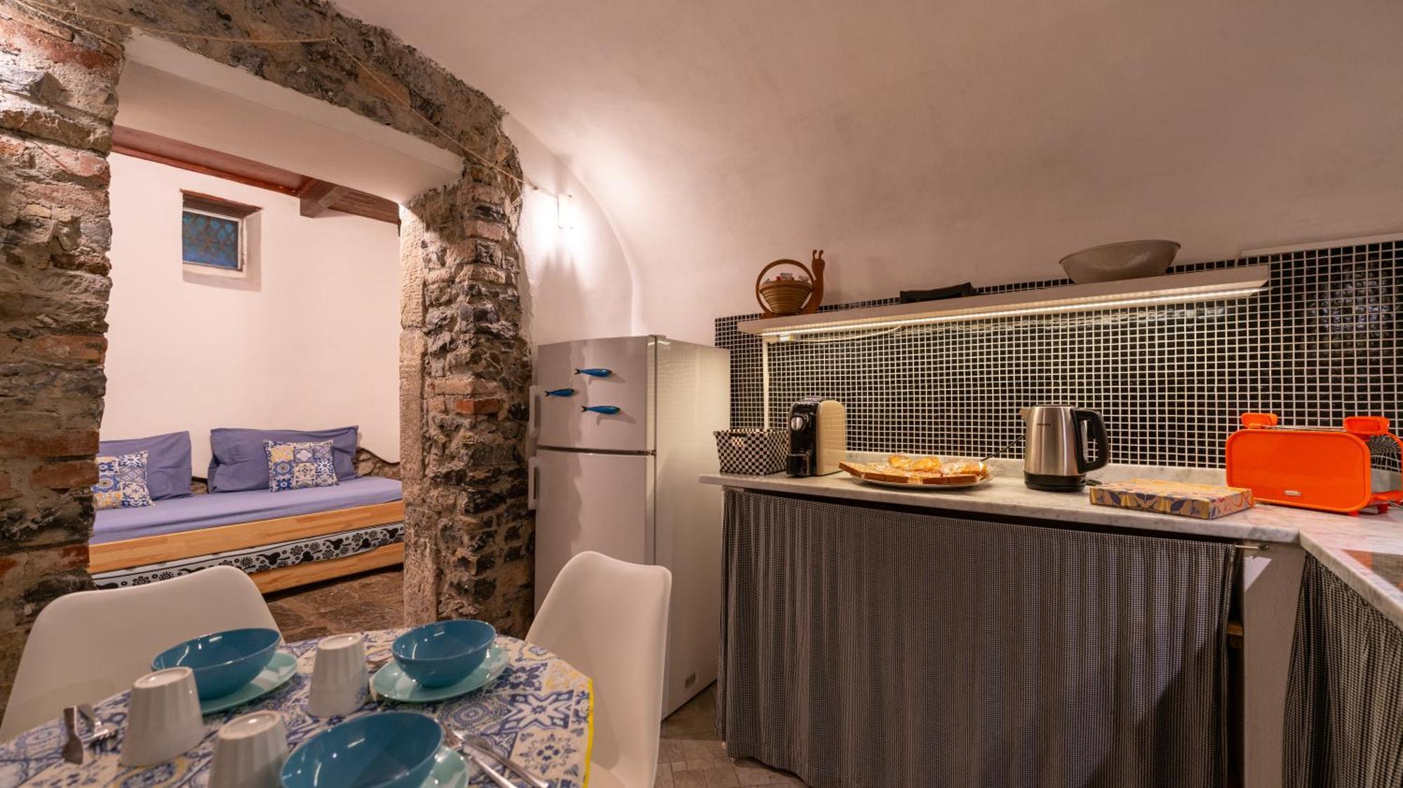 La Casa Delle Pietre Parlanti - Casa In Pietra Ai Piedi Del Parco Delle 5 Terre Bed and Breakfast Biassa Buitenkant foto